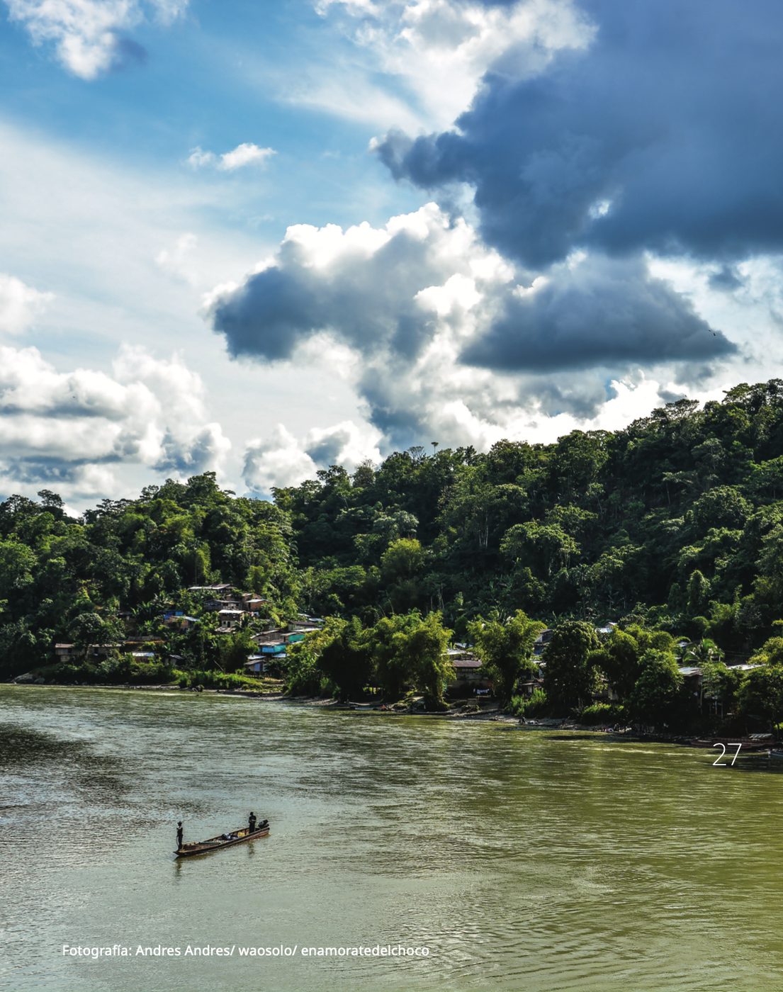 Paisaje del litoral Pacífico colombiano: río, selva y mar