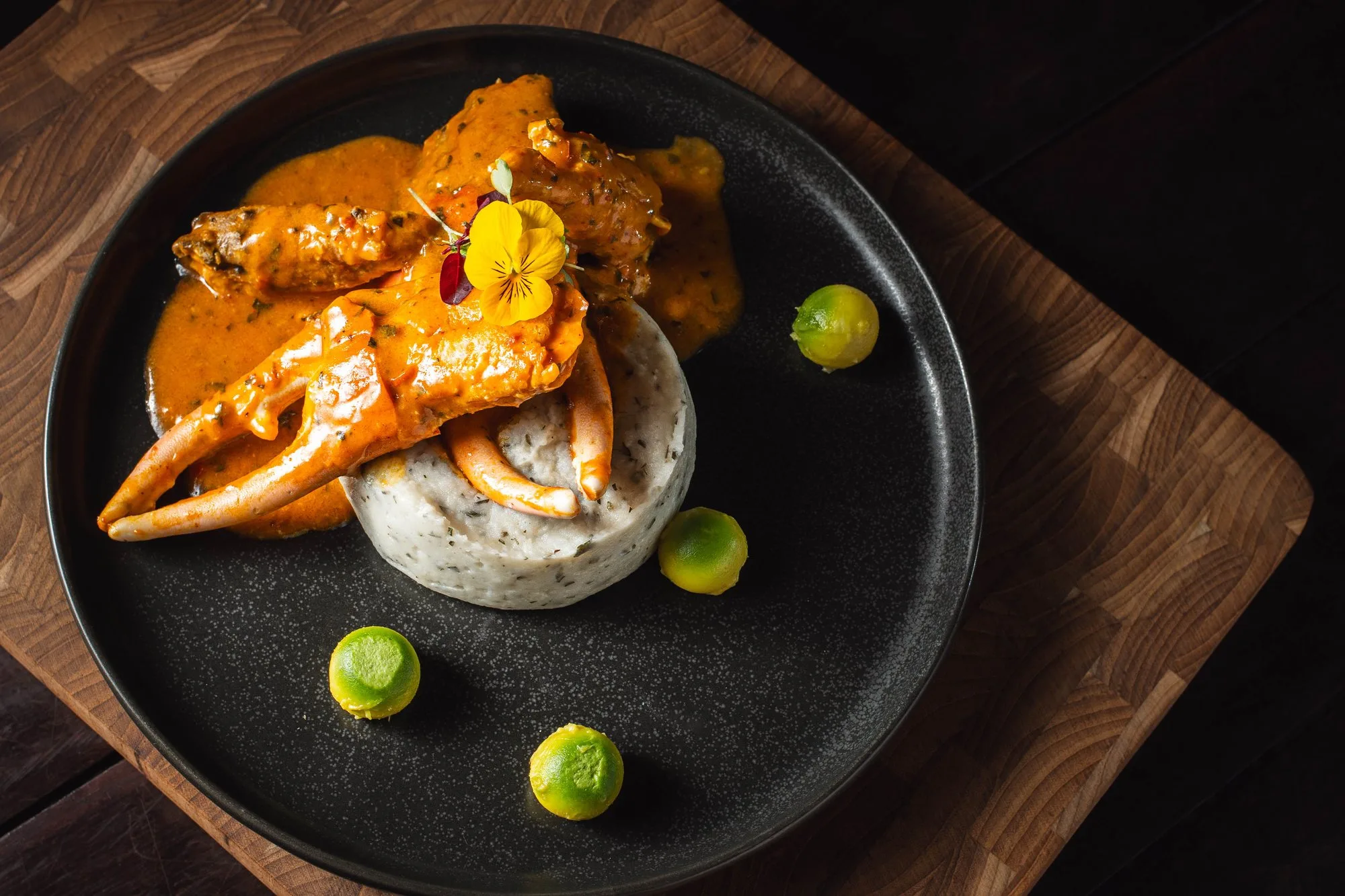 Plato negro — presentación especial